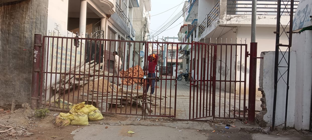 Residents of the colony came face to face to get the gate opened