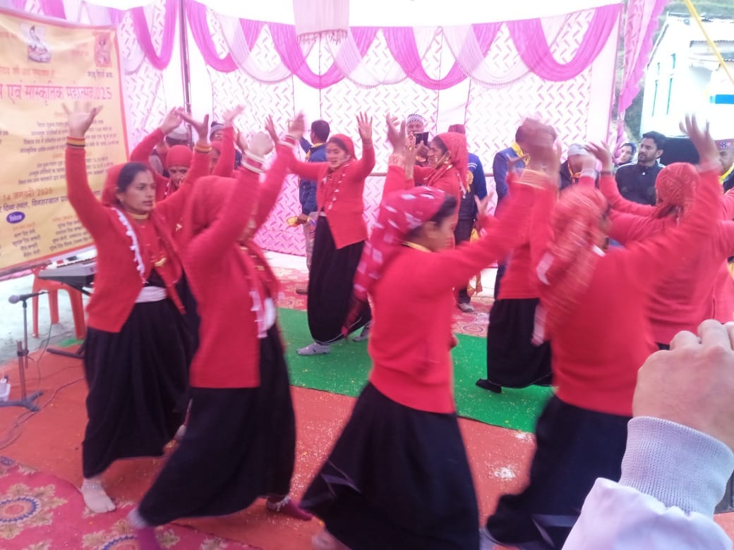 Mamand spread the colors of folk songs