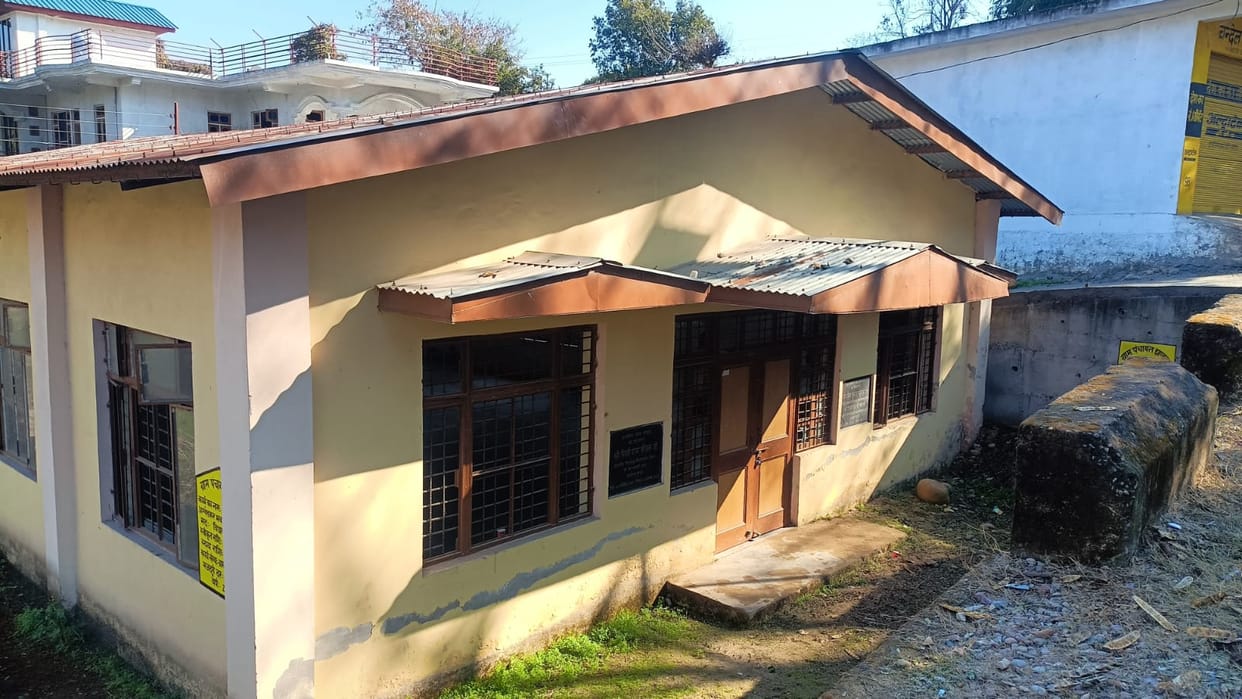 Jhanduta's Ambedkar community building dilapidated due to neglect