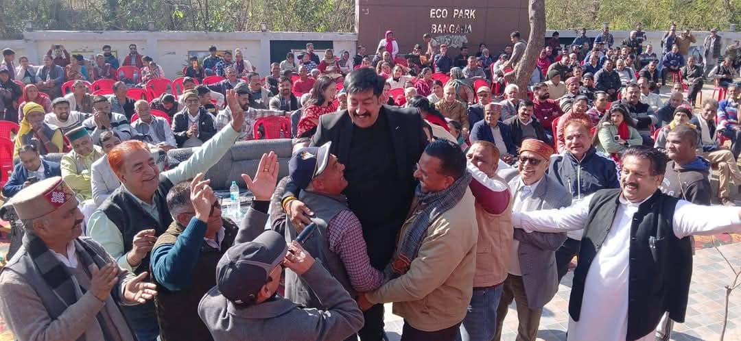 Bangana residents danced to Dheeraj Sharma's performances on Lohri