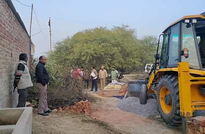 Tehsil administration demolished illegal construction, issued notice to many