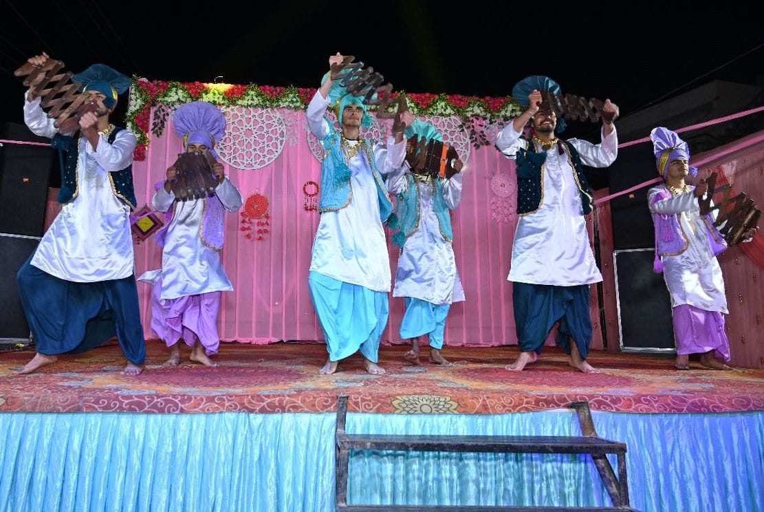 Lohri of daughters celebrated with pomp in Shivalik Avenue