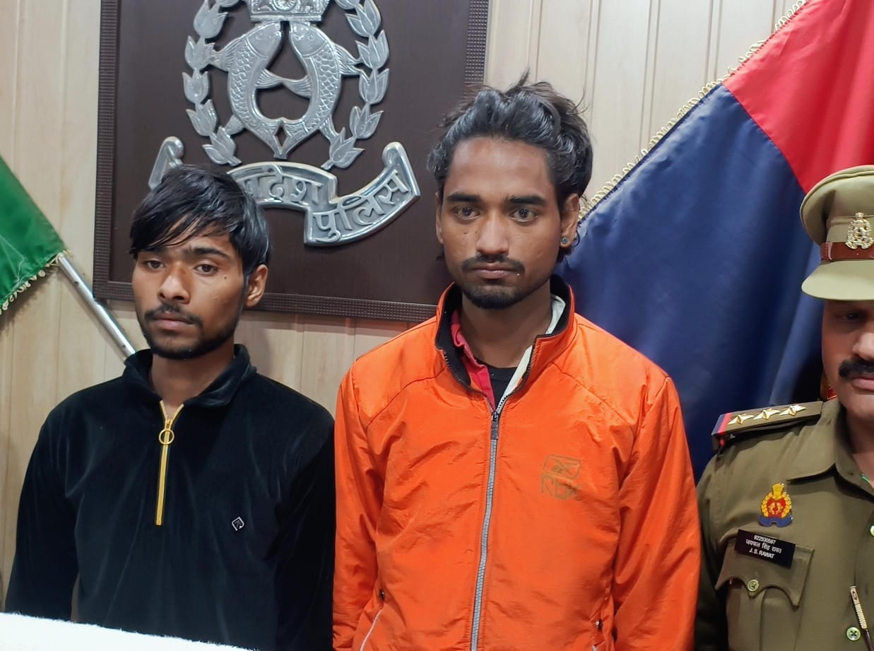 Thieves entered the house to steal seven lakh rupees, killed the old man after waking up
