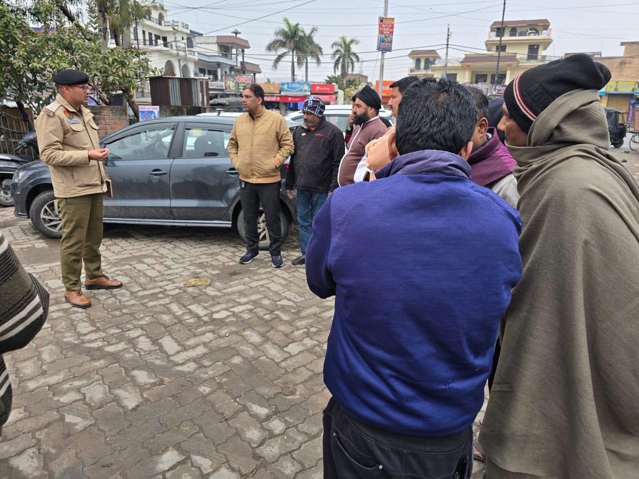 Explain traffic rules to taxi drivers