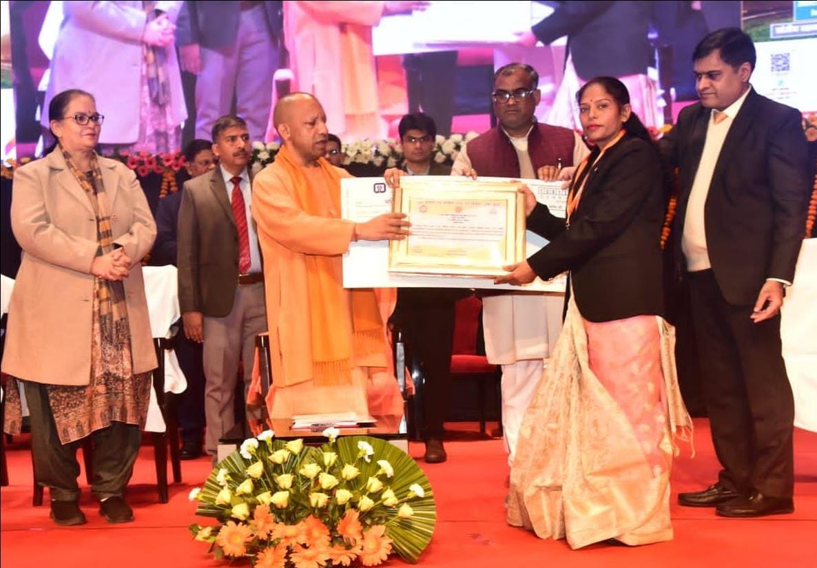 Praveena received Vivekananda Youth Award