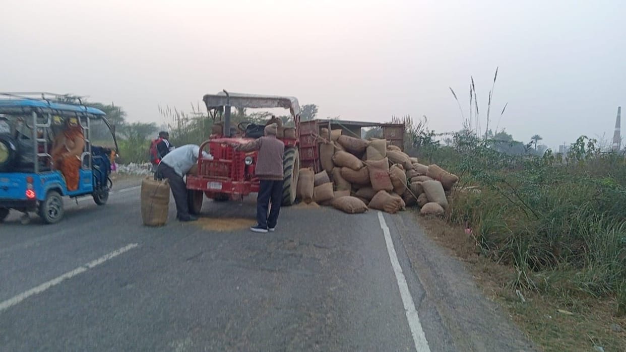 Trolley loaded with sacks of paddy overturned