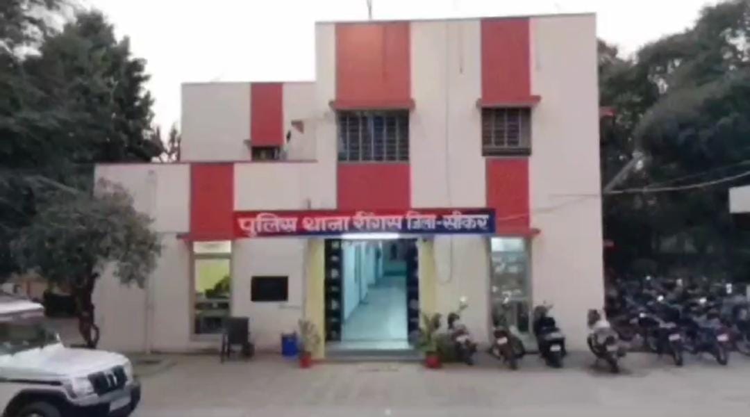 नकली पुलिसकर्मी बनकर लूटे 25 लाख रुपये।
