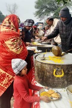 Bhandara organized on Makar Sankranti, socks given to the elderly