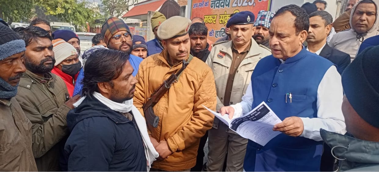 Contract sanitation workers protested over salary, warned of going on strike from tomorrow