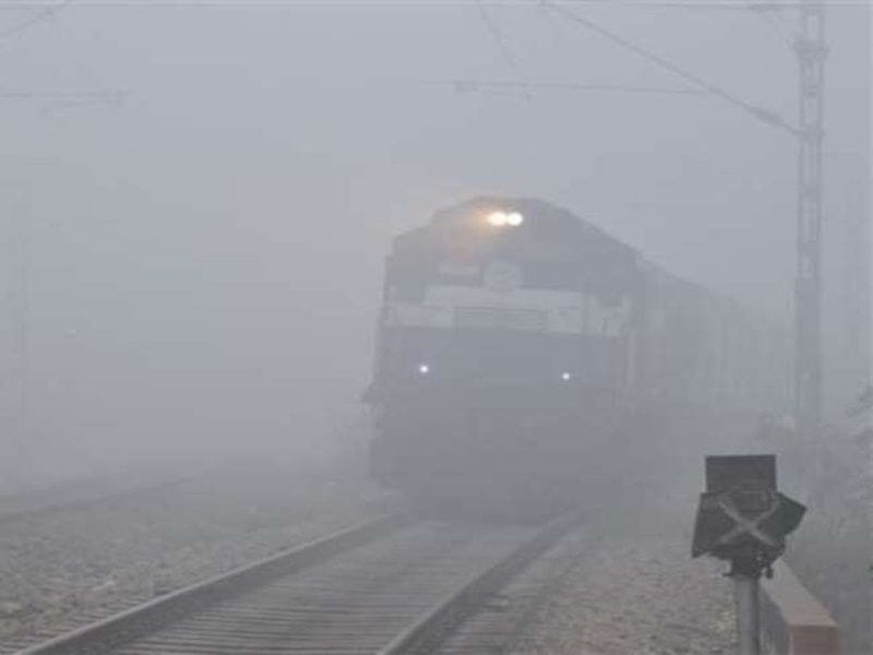 Trains going for Mahakumbh 2025 are running late by hours due to fog