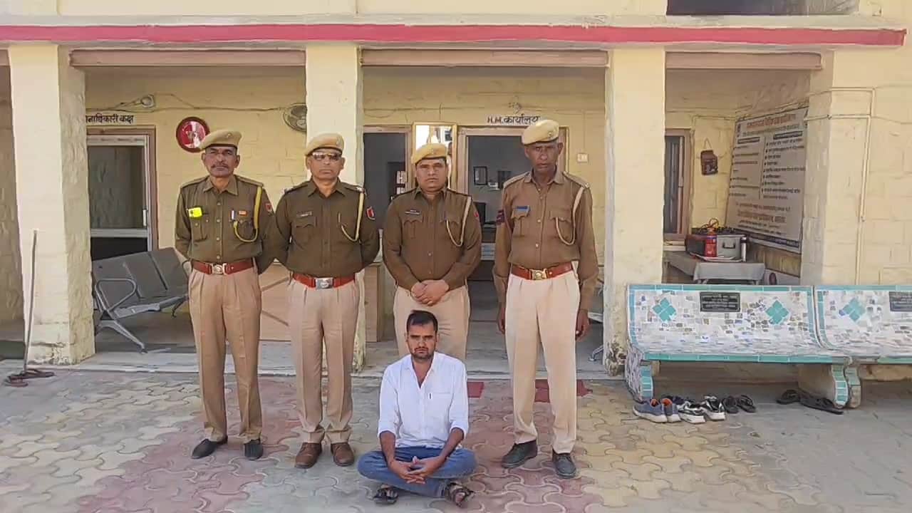 पुलिस की गिरफ्त में आरोपी