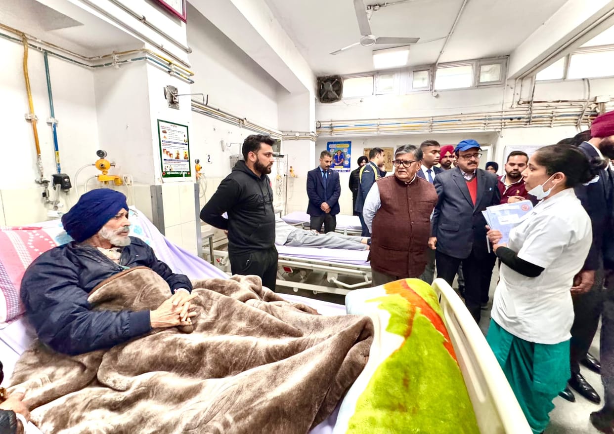Administrator reached Manimajra Civil Hospital, asked patients how they were getting treatment