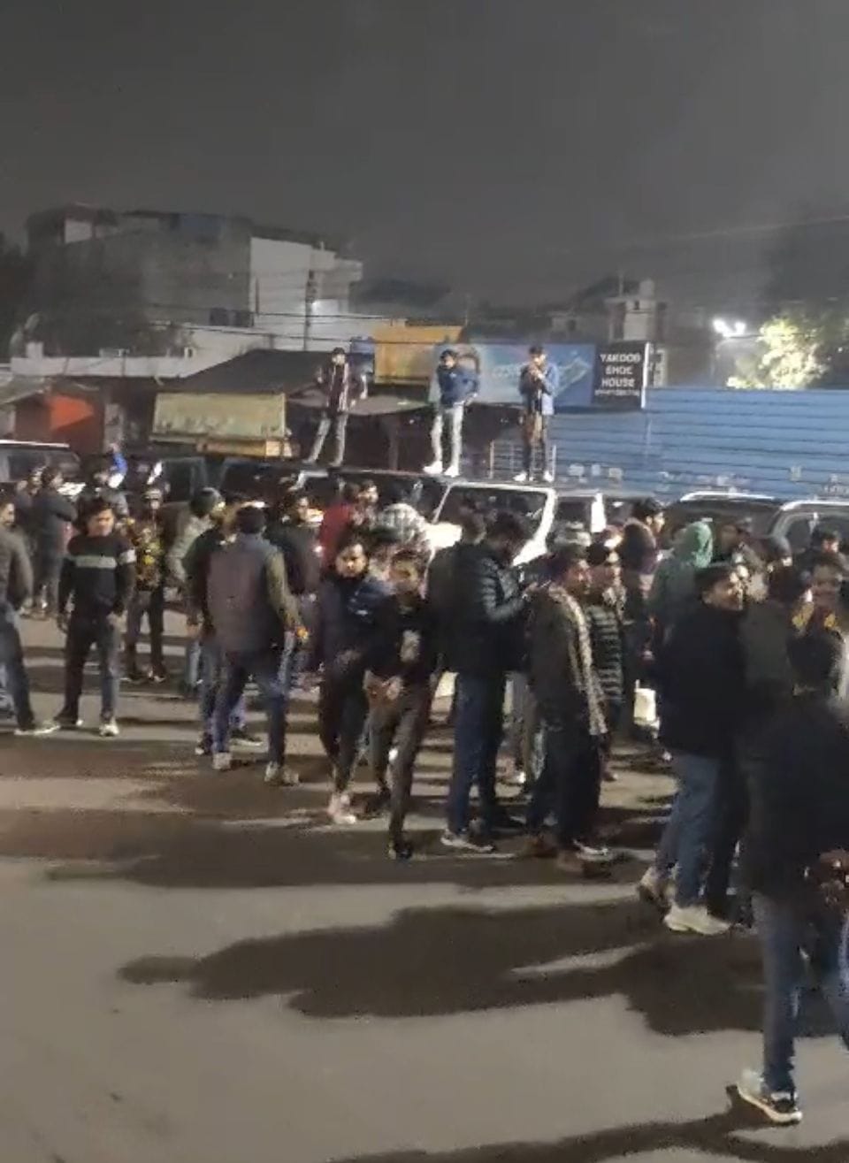 50 SUV borne youths created chaos near Madiyanv police station