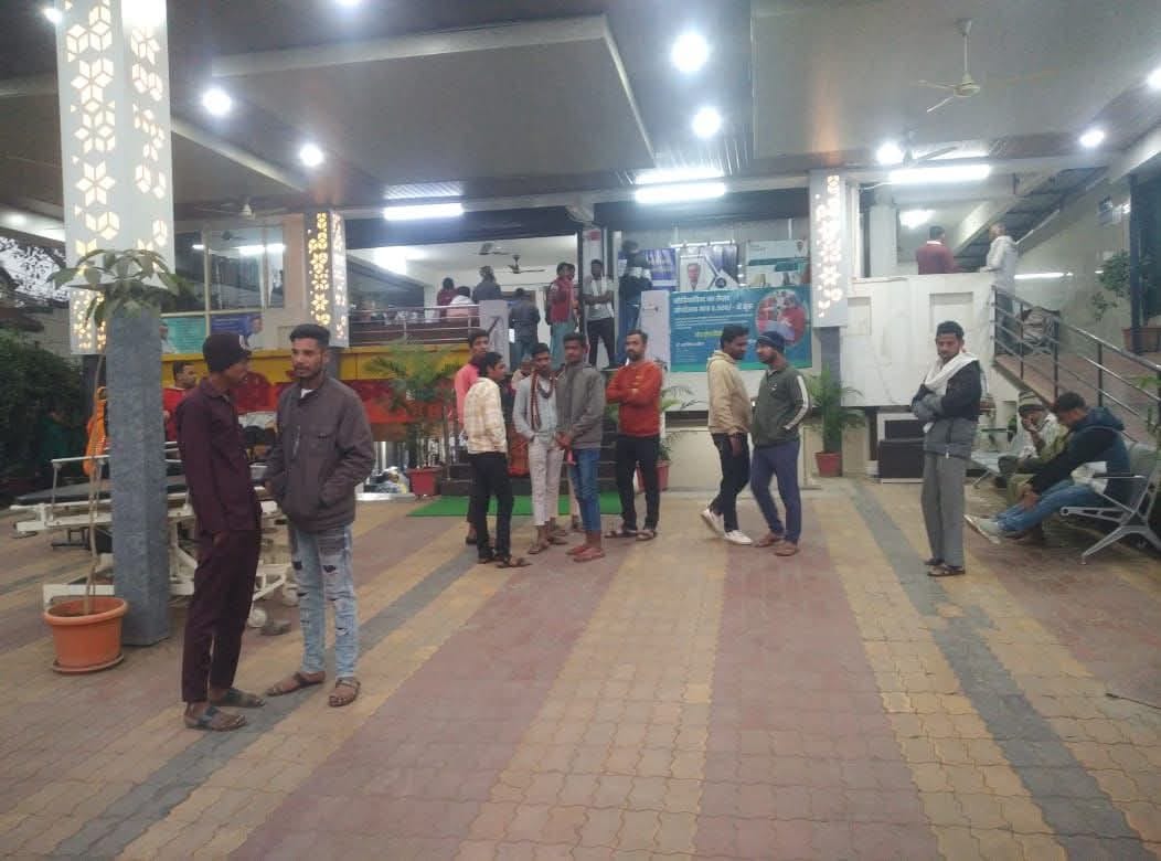 पतंगबाजी के दौरान हाईटेंशन लाइन से झुलसा 12 साल का बालक