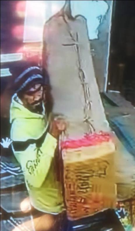 32 thousand rupees worth of bidi stolen, thief caught on camera