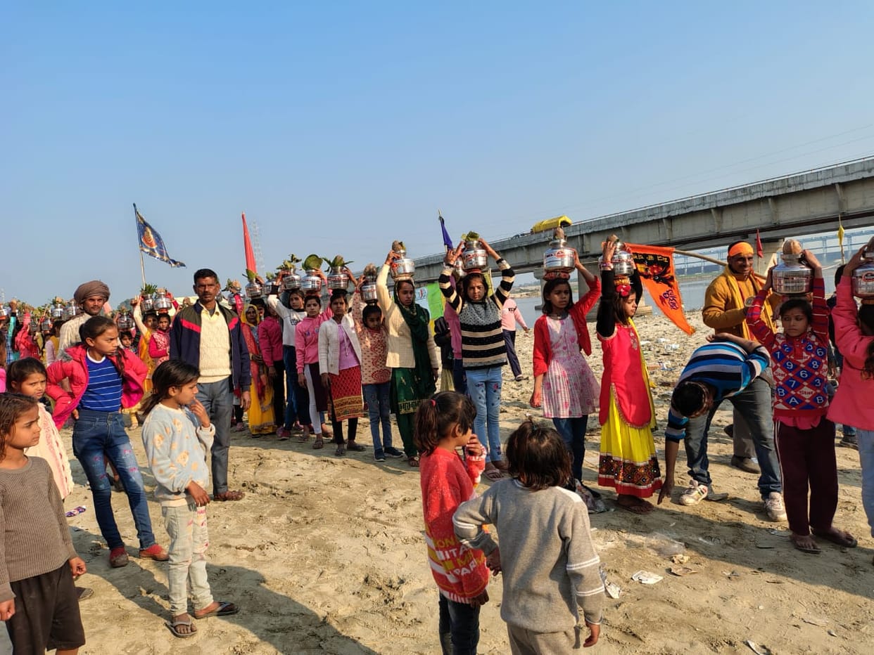 Paush Purnima: Thousands of devotees take a dip in Ramganga