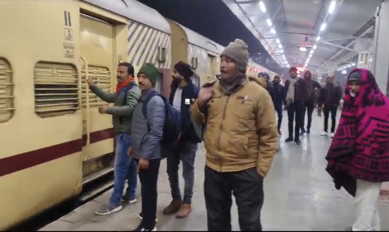 Uproar over train gate not opening, glass broken due to stone pelting
