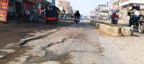 Rohtak road is in bad condition.. 2 km. 200 pits in