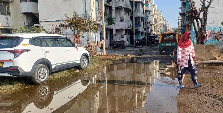 Waterlogging is troubling Ashiana Colony of Sector 34