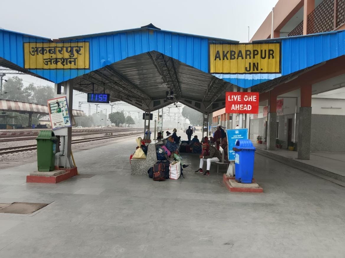 Kaifiyat and Farakka Express arrived seven hours late