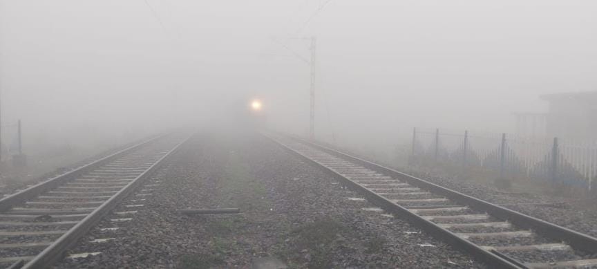 Jhansi: Shatabdi arrived three and a half hours late and Vande Bharat arrived two and a quarter hours late