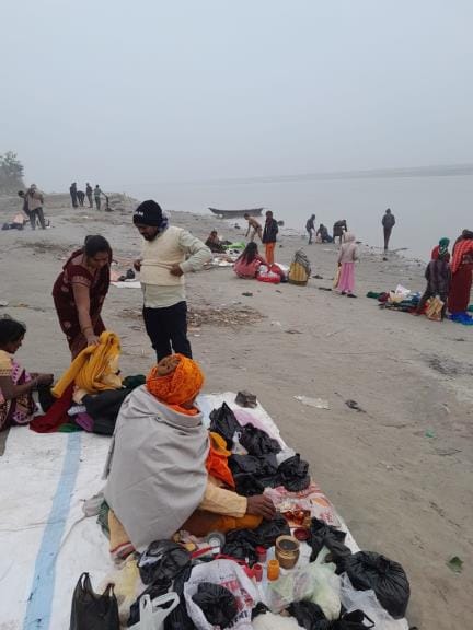Body blessed, devotees take dip in Saryu and Triveni rivers
