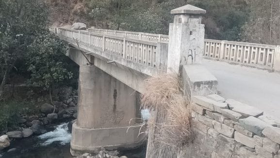 Nagan-Shwad road, cracks in Navy bridge, Kullu-Mandi, Ani, Kullu