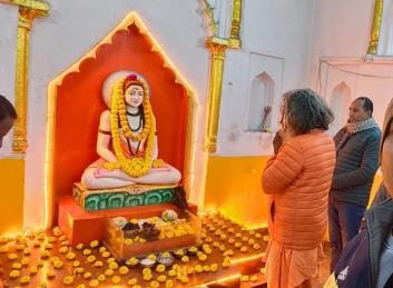 Devotees offered the pot of faith