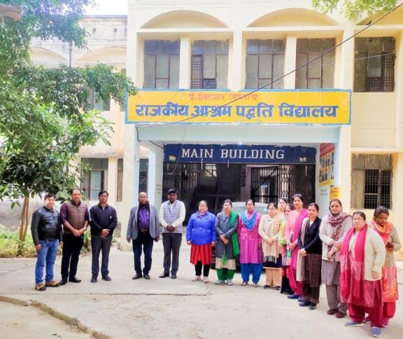 Language learning lab will be established in Ashram Paddhati Vidyalaya Etaur at a cost of Rs 7 lakh. Students will learn fluent English with the help of AI