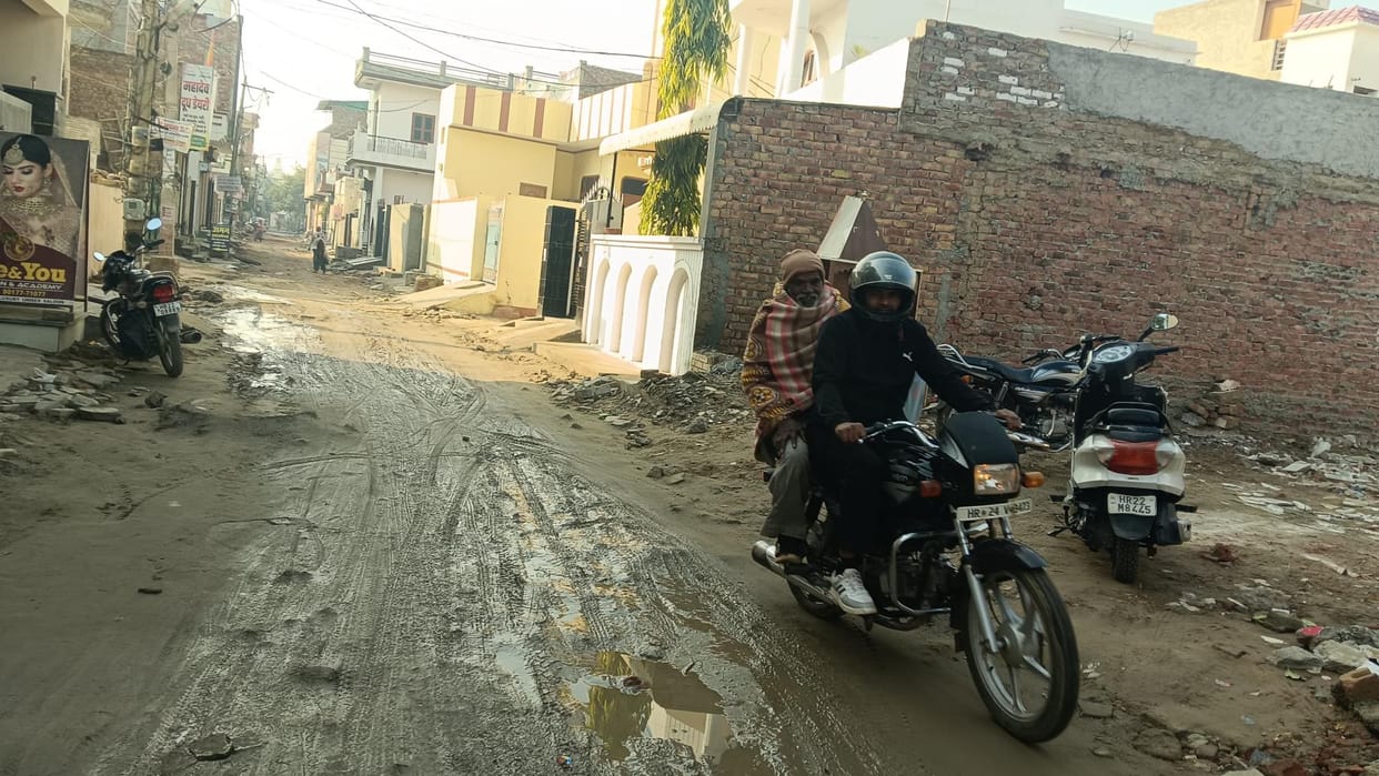 Construction of the broken street did not start 15 days ago, people are facing problems