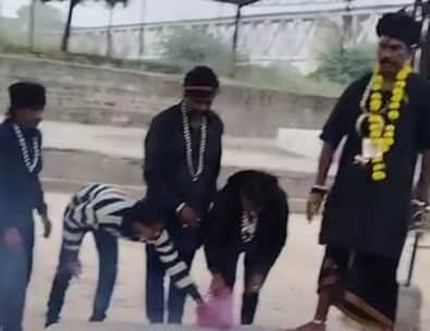 अघोरी मंगलनाथ तंत्र क्रिया करवाते हुए