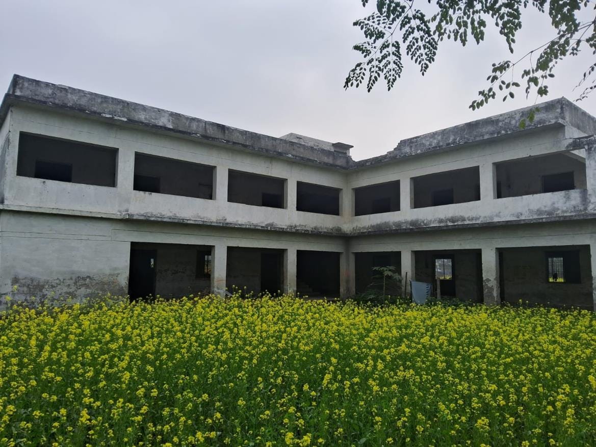 Basti school could not spread the light of education
