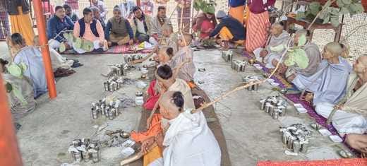 Yagnopavit Sanskar of 21 students took place in Rishikul Brahmacharya Ashram.
