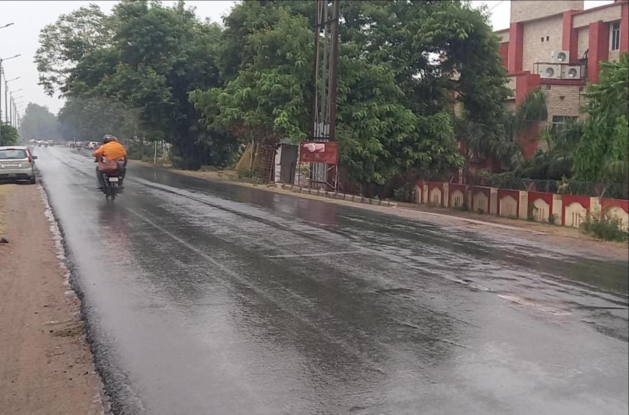 UP Weather News Weather will change again relief from heatwave chance of drizzle with thunder and lightning