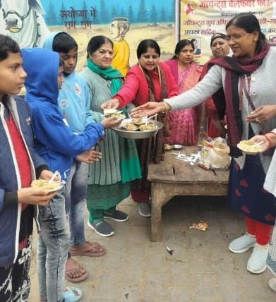 Giants Group Sakhi Saheli distributed Khichdi and Gajak