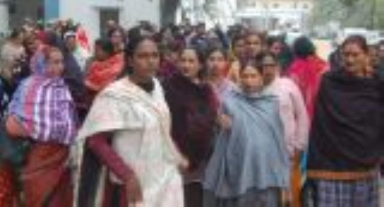 Eunuchs protested at SP office, accused Ruby of threatening them