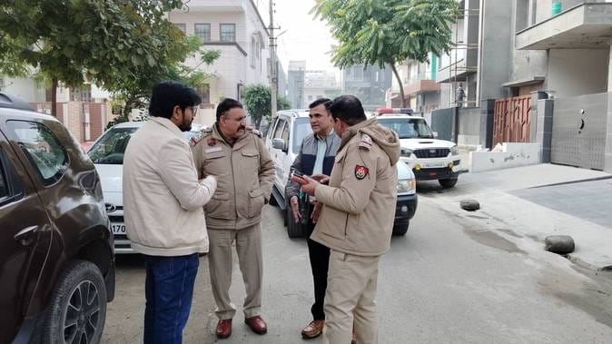 In a money transaction, a person entered a house in Sector 3 and opened fire in the air