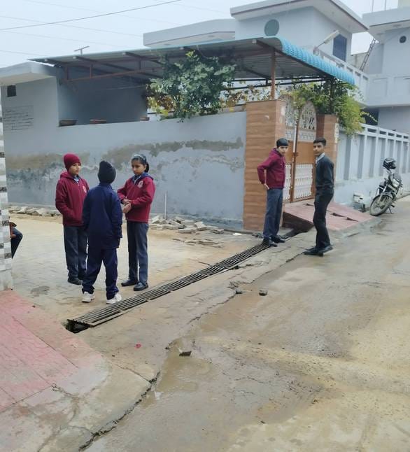 Schools opened after 15 days of winter vacation, attendance was 50% due to cold