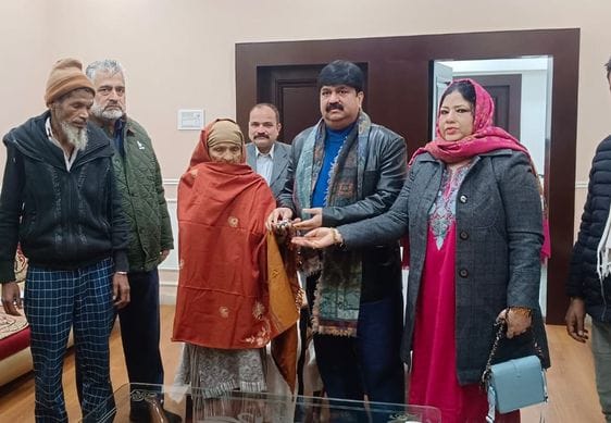 Late Gulfam's family gets Asra housing