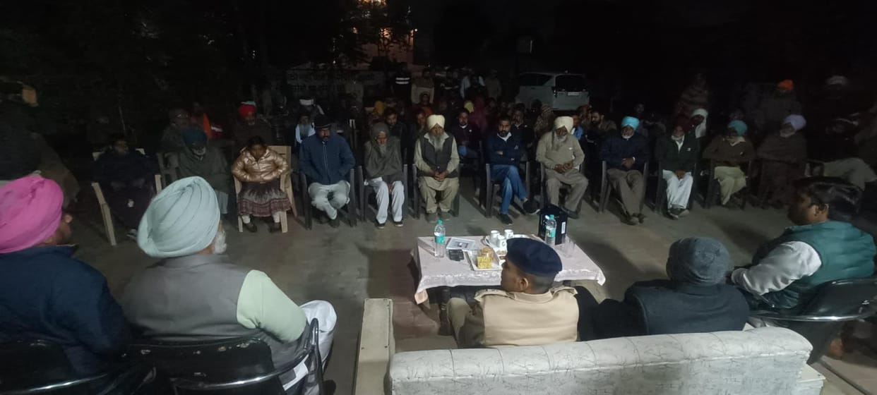 SP stayed overnight in Sawant Kheda village of Dabwali, listened to the problems of the villagers