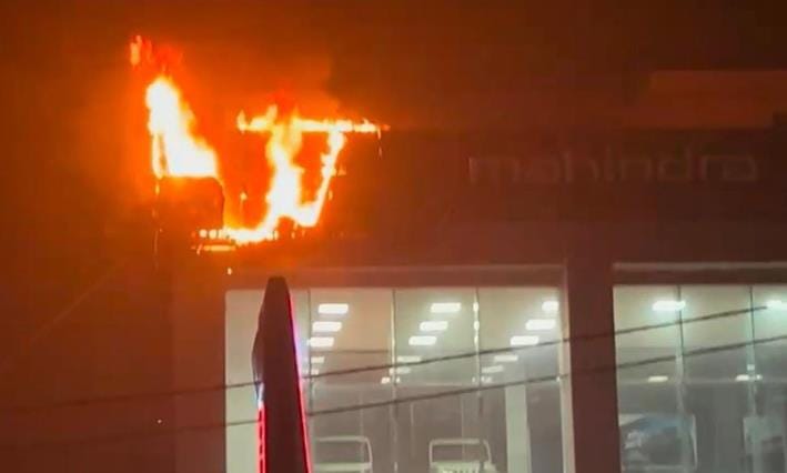 Fire broke out in car showroom due to short circuit