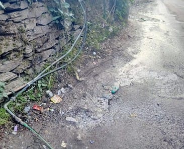 Water flowing in roads due to leakage of pipes in Kotkhai