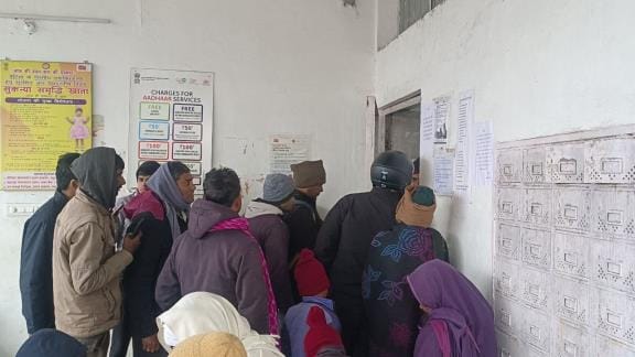 aadhaar va khataunee mein naam alag hone se kisaanon kee rukee phaarmar rajistree