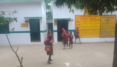 Children went to school shivering, schools up to class VIII are closed till 18th