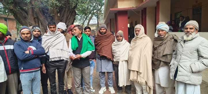 A memorandum was given to the SDM in protest against the installation of elevated pavement
