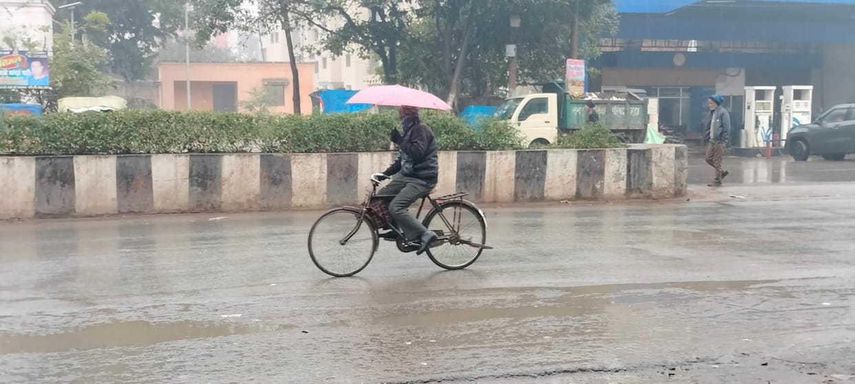 Intermittent drizzle from night to morning, trouble with mud