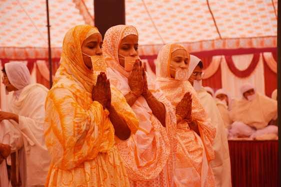 Leaving behind worldly attachments, the sisters who had taken initiation embraced renunciation