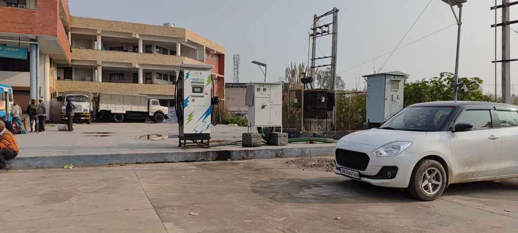 A shed will be installed at the charging station, construction work will start soon