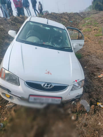 Car went out of control and entered the field, five injured