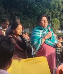 DM herself reached the spot after hearing the problem in Nagarik Sangam